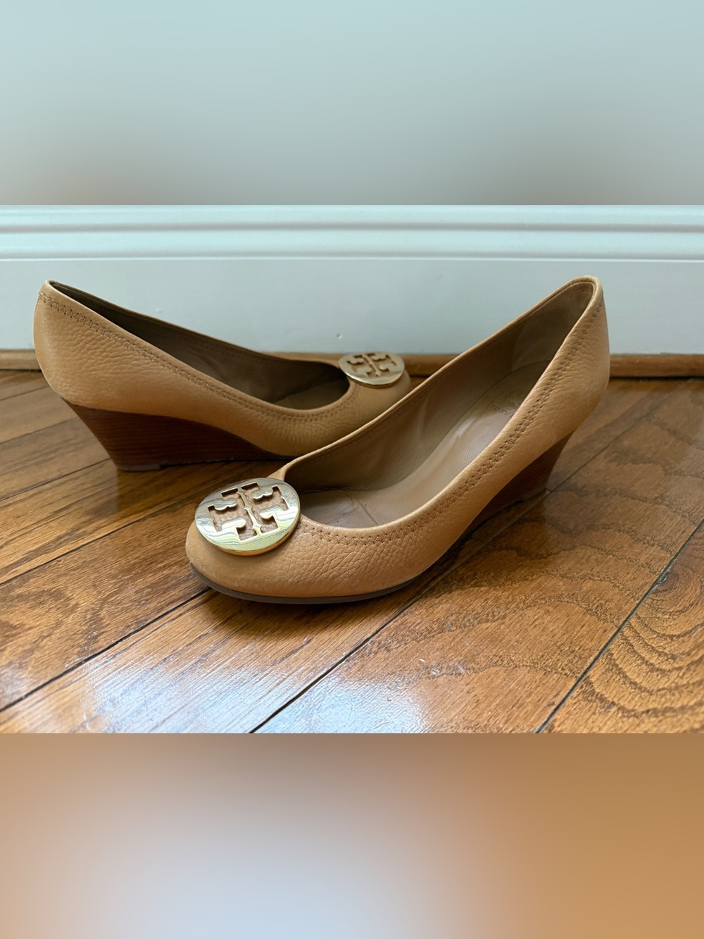 Tory Burch Tan Leather Wedge Pumps with Gold Logo Medallion Size 7.5